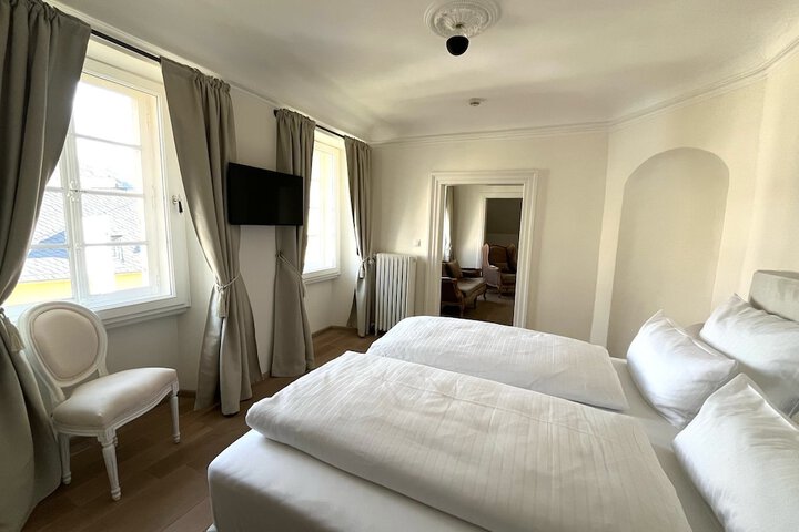 Room 13 of 30