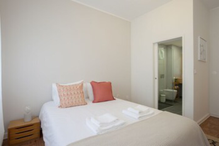 Room 8 of 25
