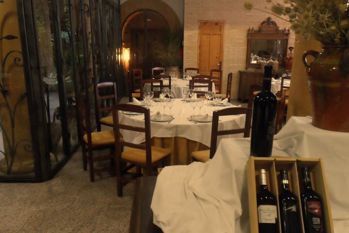 Dining 46 of 71