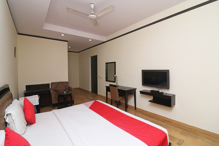 Room 15 of 24