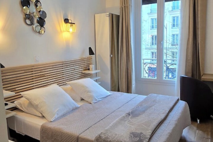 Room 14 of 33