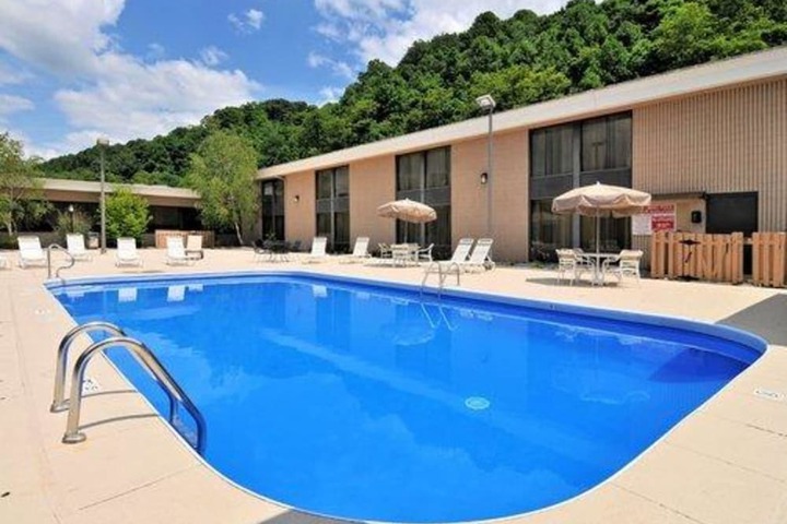 Pool Hotel