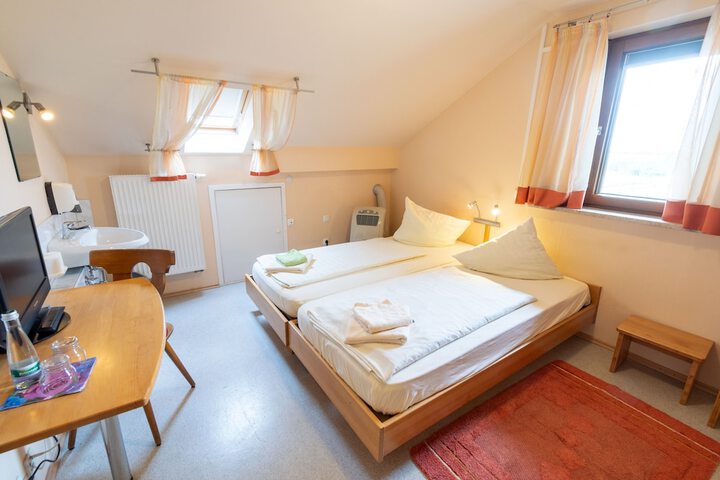 Room 12 of 36
