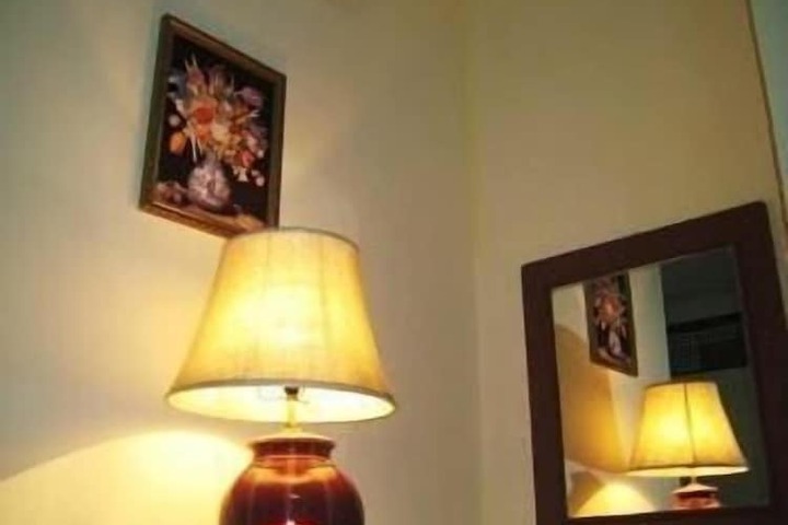 Room 6 of 13