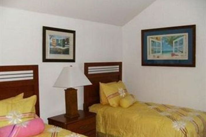 Room 3 of 32