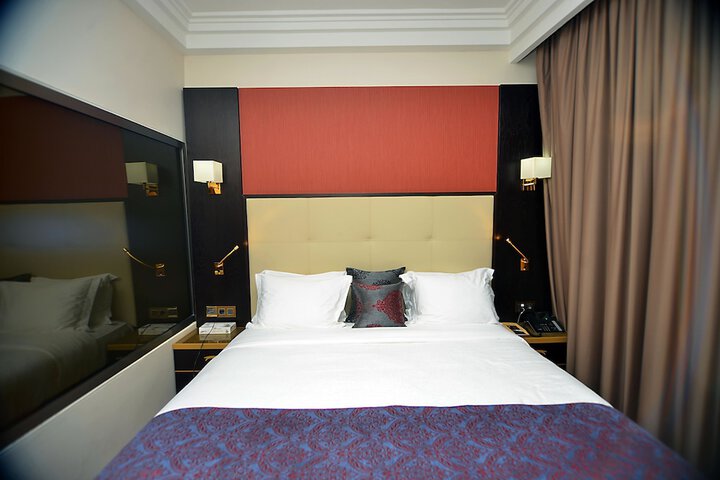 Room 6 of 50
