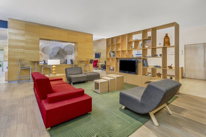 Guest Lobby