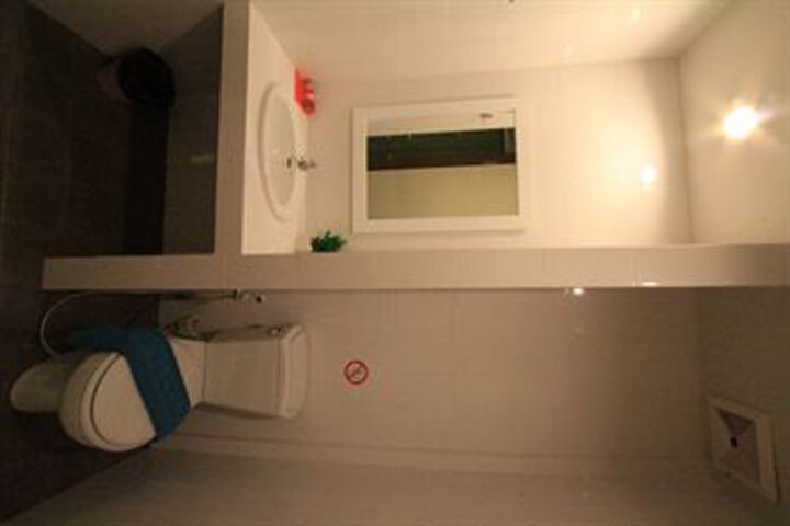 Room 14 of 42