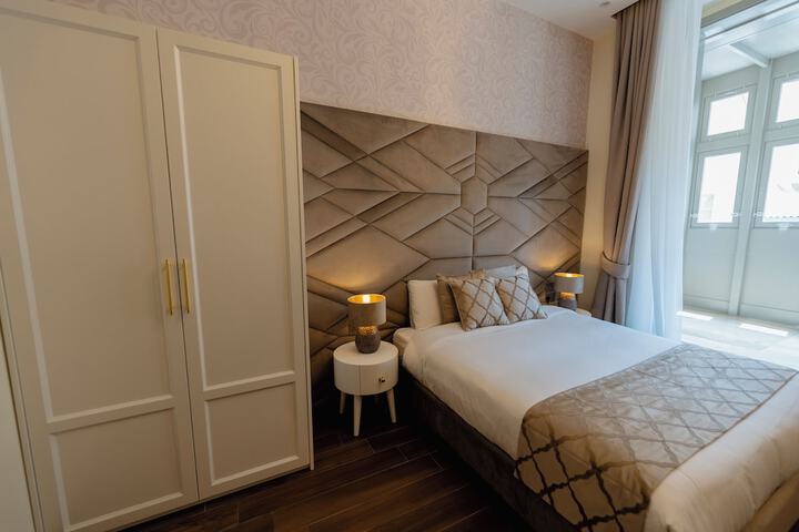 Room 6 of 32