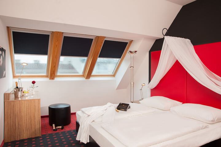 Room 6 of 41