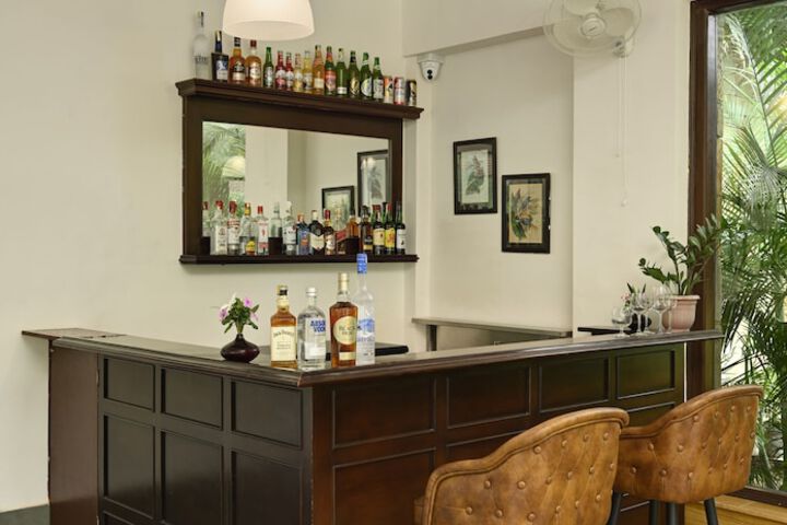 Lounge 84 of 129