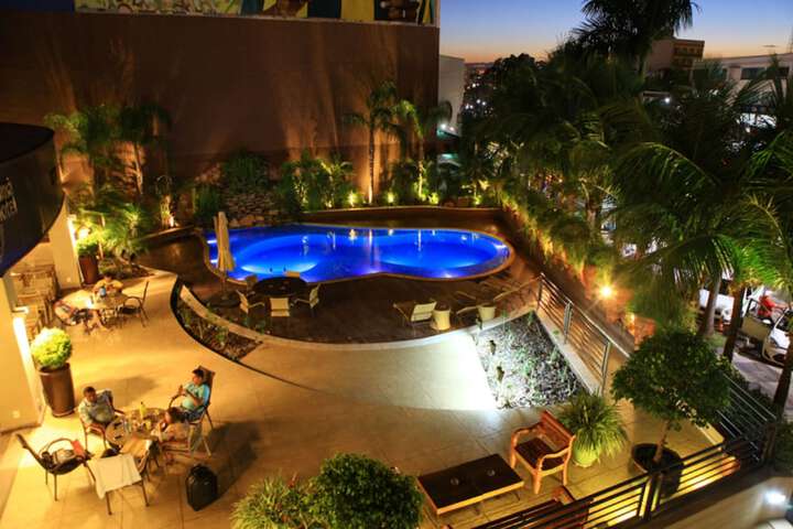 Hotel Pool