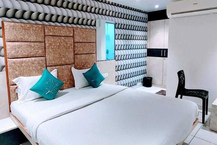 Room 15 of 21