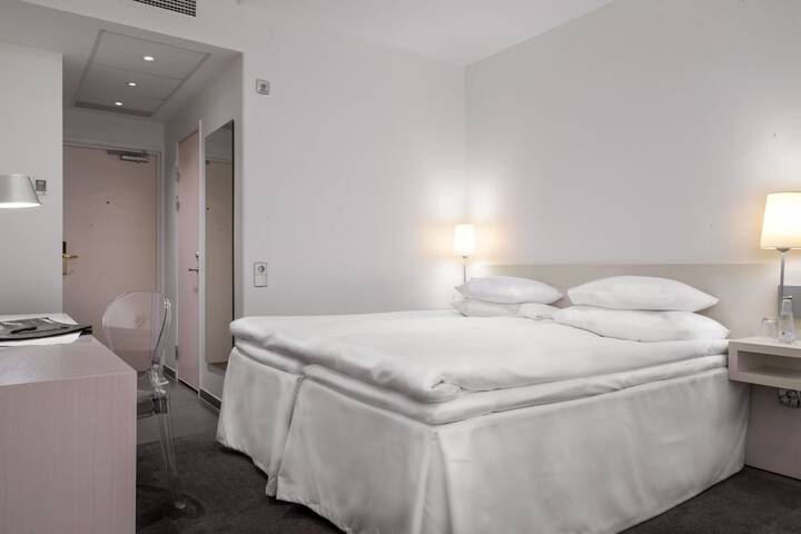 Room 19 of 111