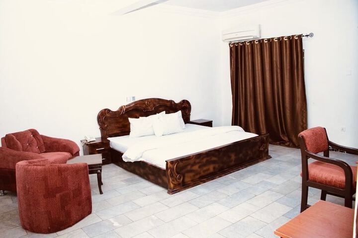 Room 8 of 19