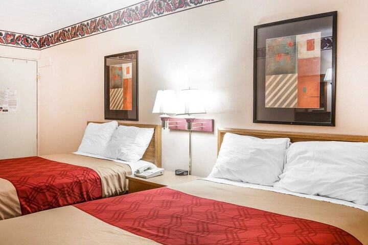 2 Double Beds (9 of 10)