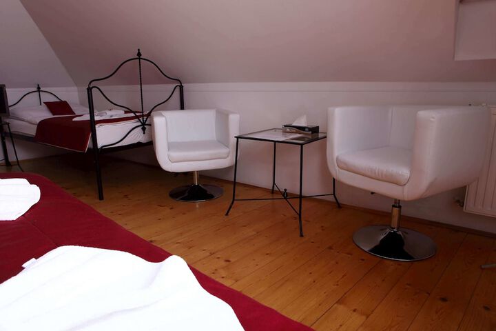 Room 25 of 74