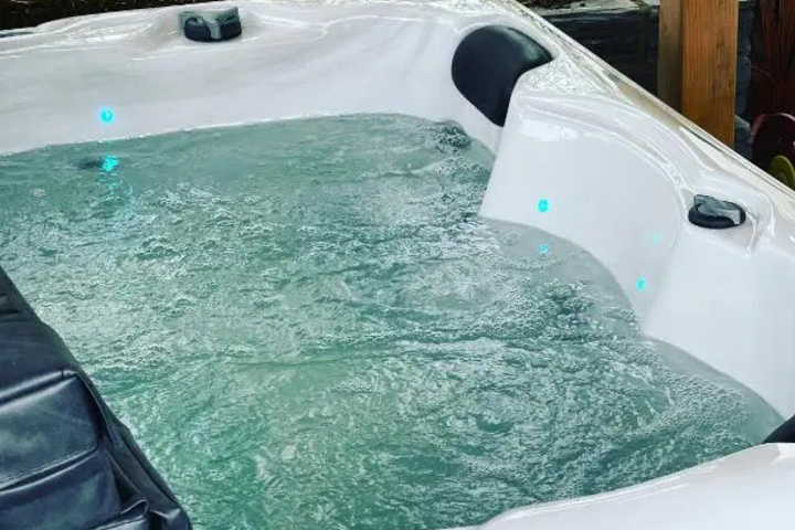 Pool 10 of 18
