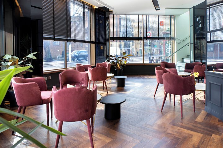 Lounge 78 of 92