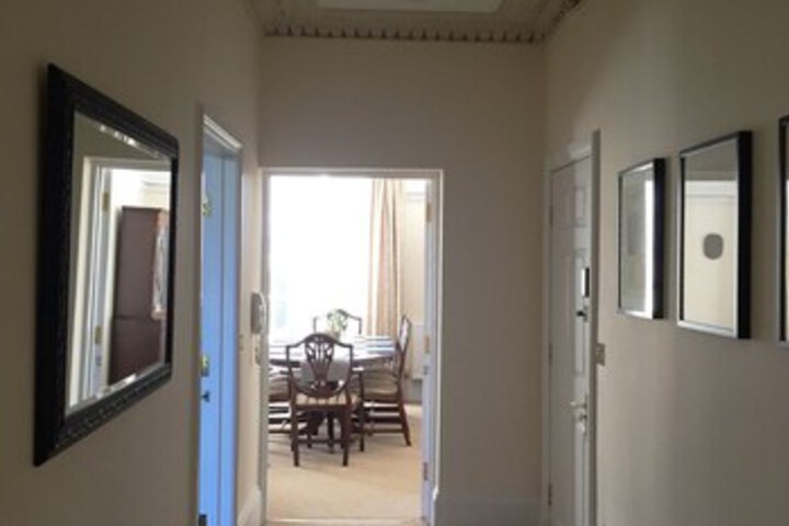 Room 9 of 11
