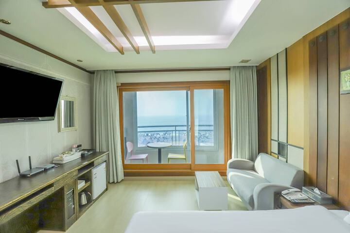Room 6 of 47