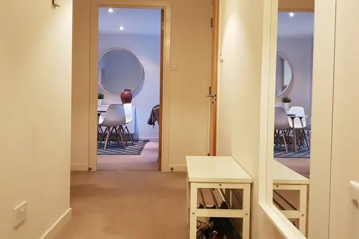 Room 5 of 9