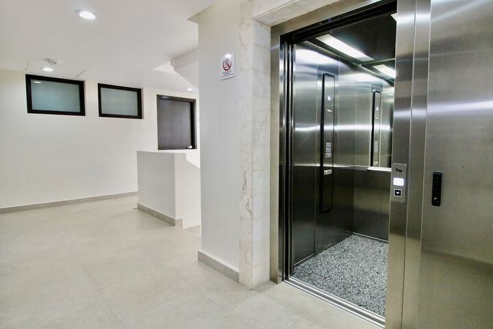Ballroom/Hall 93 of 117
