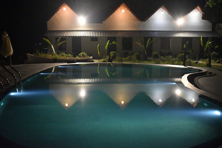 Pool 44 of 77