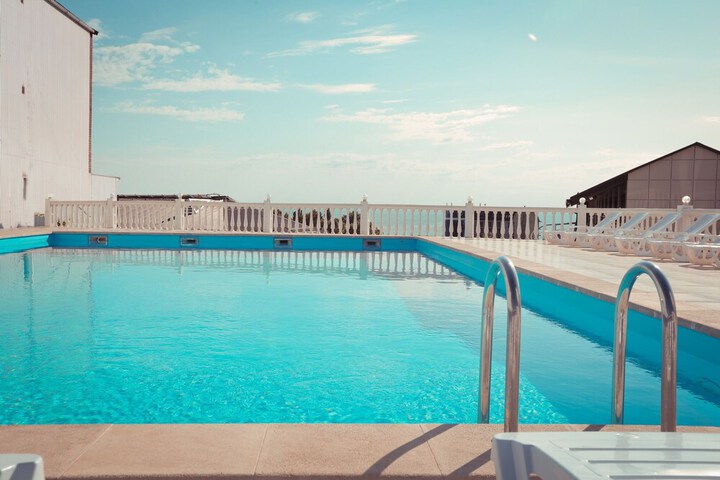 Pool 44 of 49