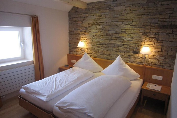 Room 16 of 65