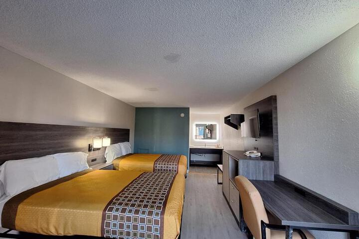 2 Double Beds (3 of 4)