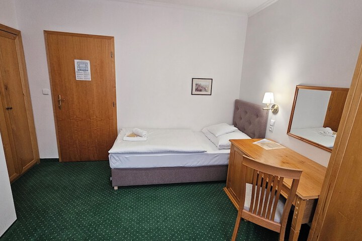 Room 17 of 51