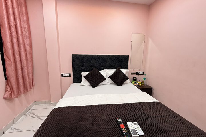 Room 11 of 25