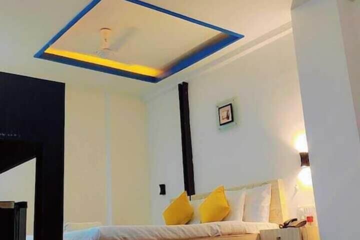 Room 3 of 10