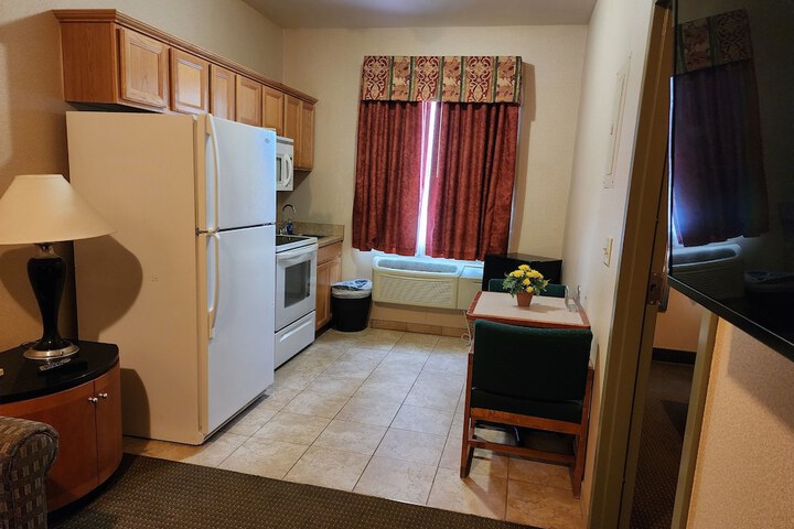 1 Queen Bed Suite (20 of 30)