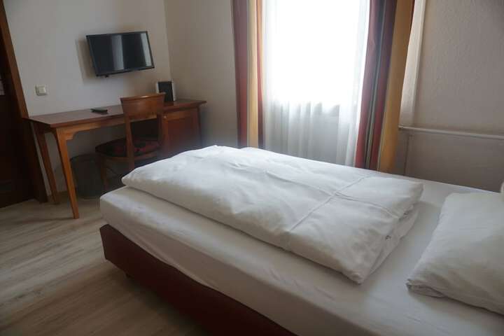 Room 35 of 82