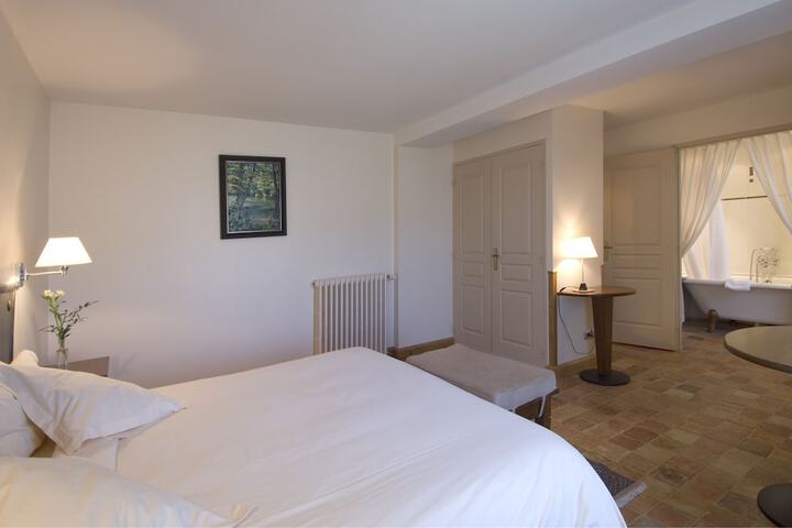 Room 8 of 30