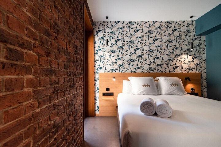 Room 17 of 35