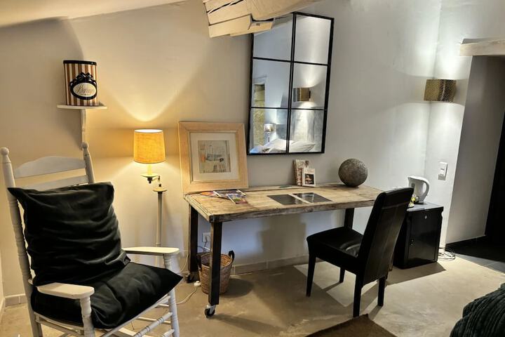 Room 12 of 37
