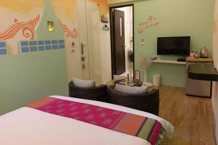 Room 5 of 11