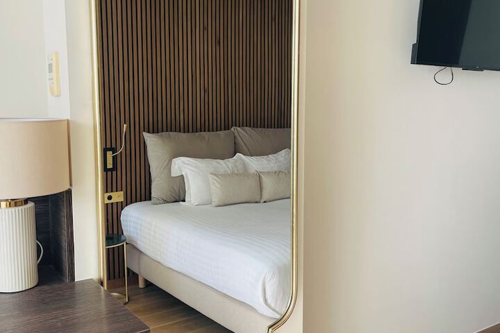 Room 35 of 153