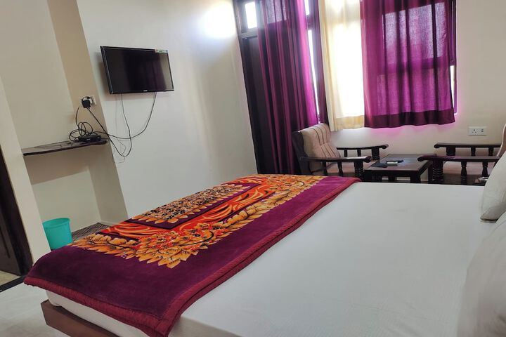 Room 7 of 32