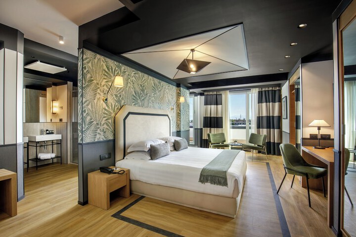 Room 11 of 23