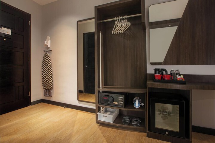 Room 4 of 29
