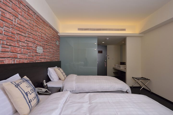 Room 6 of 61