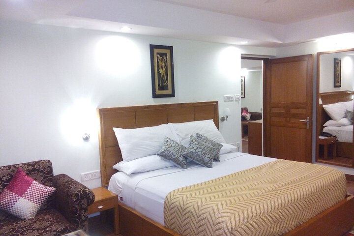 Room 10 of 30
