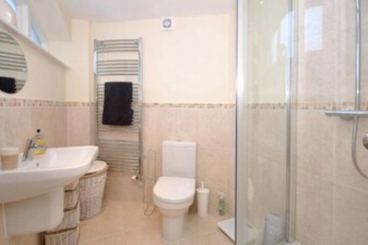Room 3 of 28