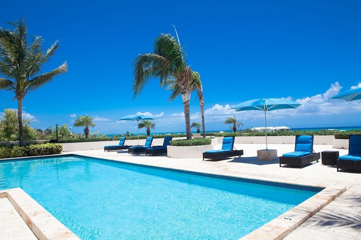 Hotel with Pool