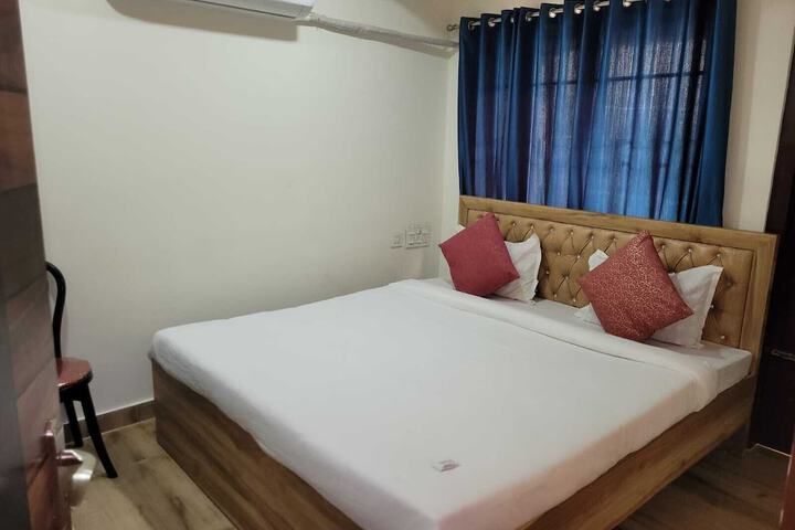 Room 16 of 30