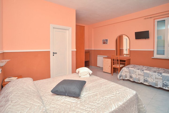 Room 10 of 39